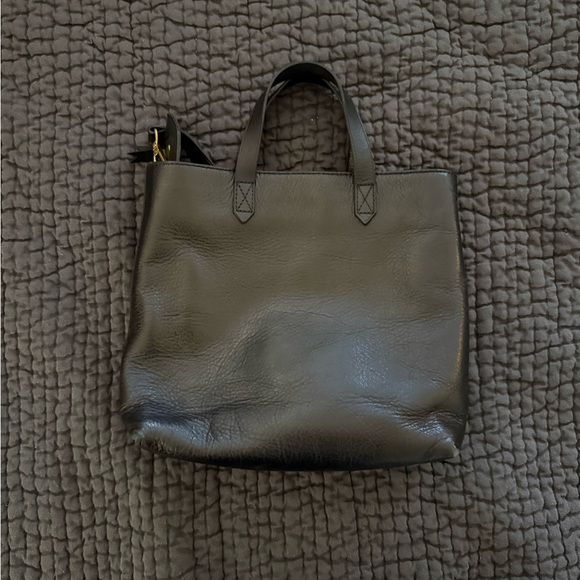 Madewell Handbags - Madewell leather transport handbag
